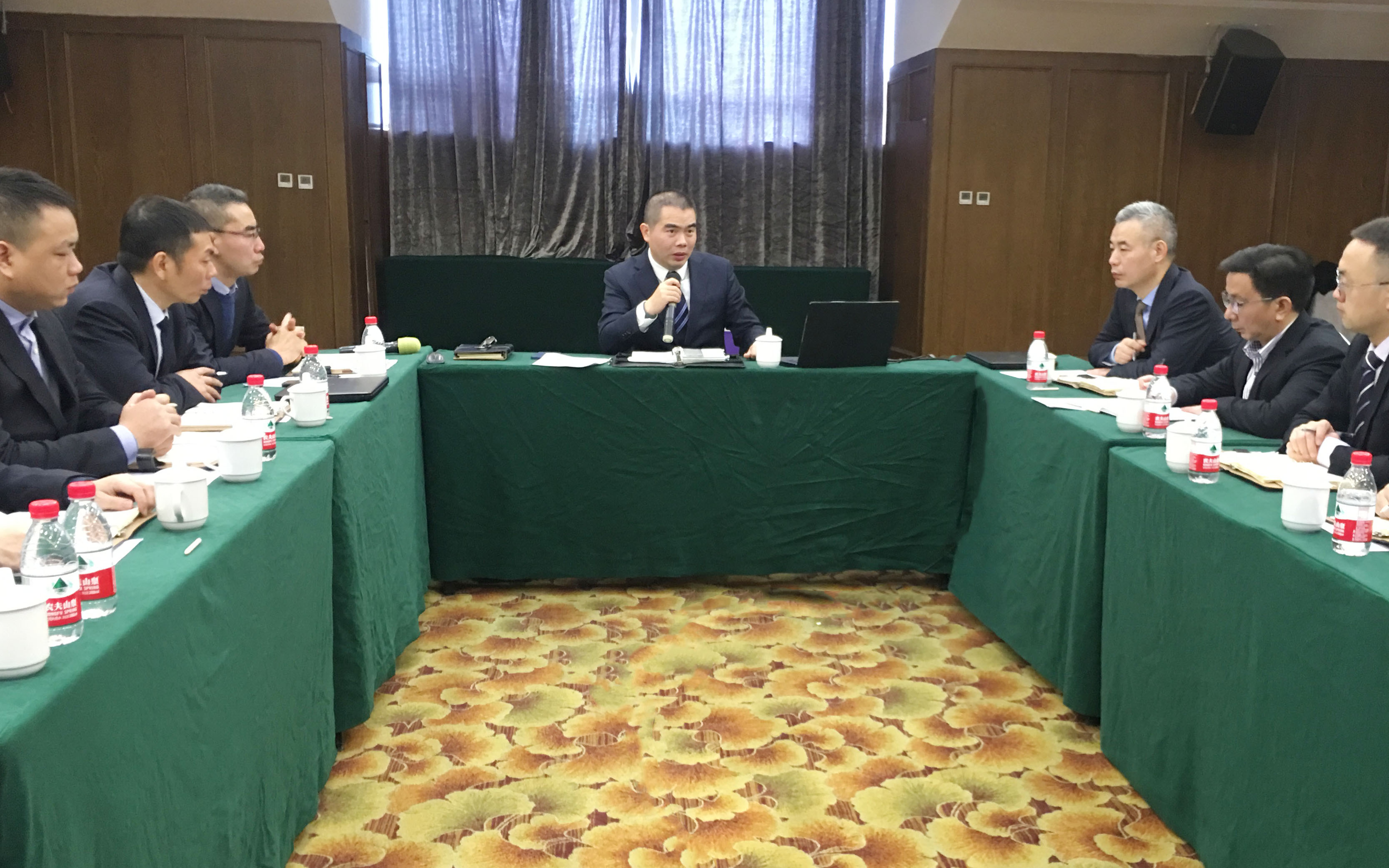 直面問題、團結(jié)協(xié)作、積極有為